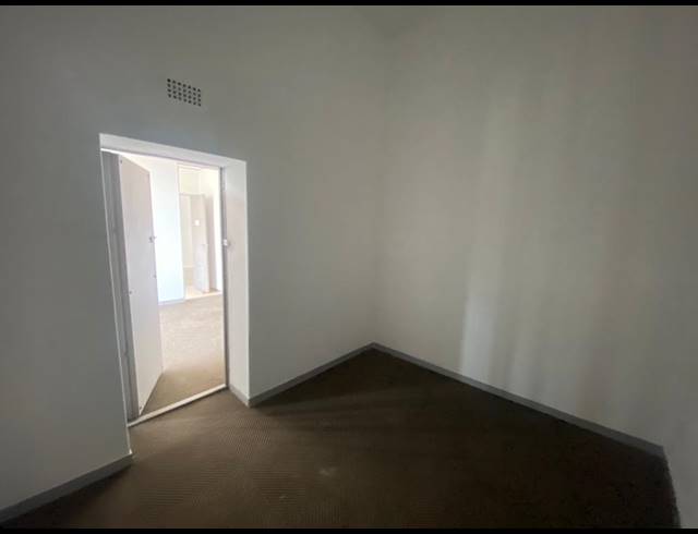 204M² OFFICE TO LET IN INDUSTRIA